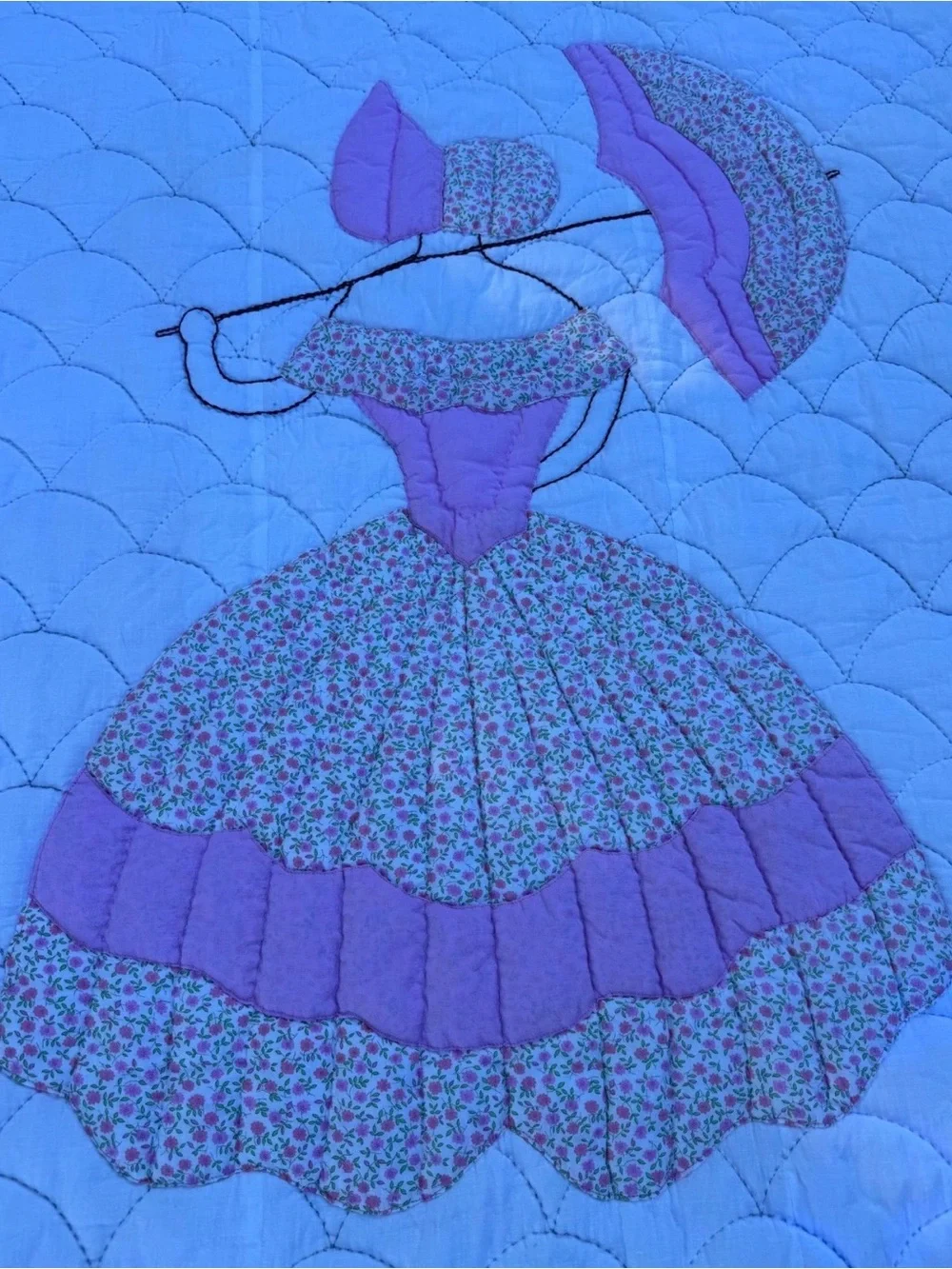 White Quilted Bedspread with Pink Appliqué Center Panel Sunbonnet/Umbrella Girl